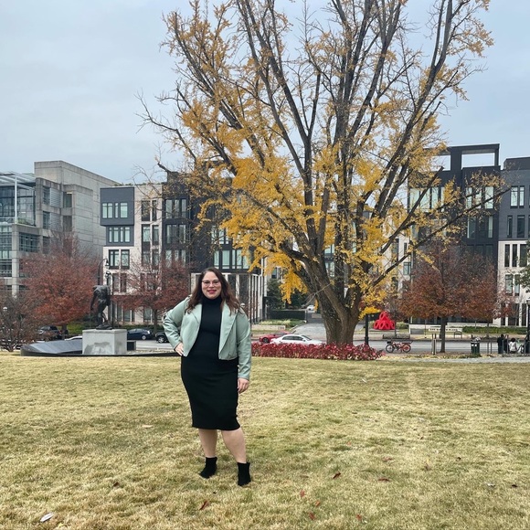 Meet your Posher, Jaime - Picture 4 of 16